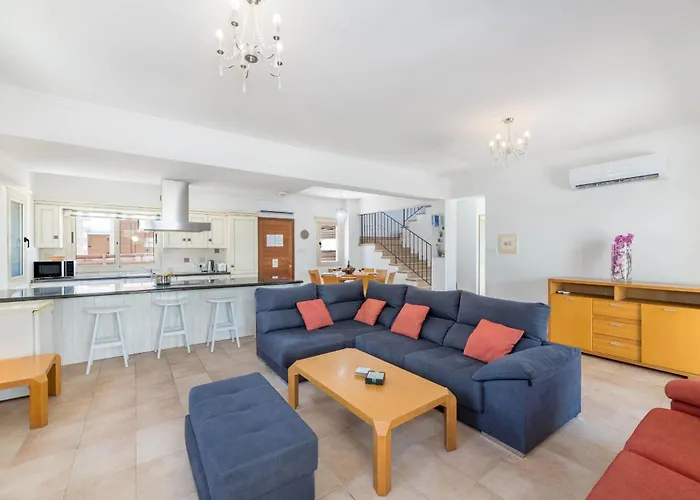 Lindo Villa Protaras