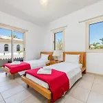Lindo Villa