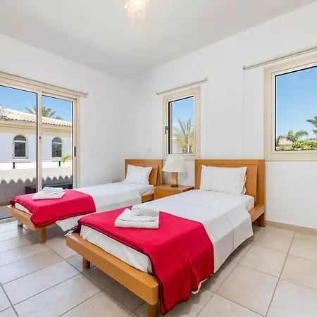 Lindo Villa