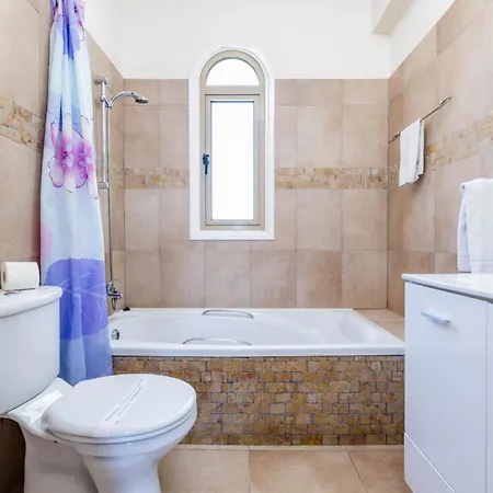 Lindo Villa